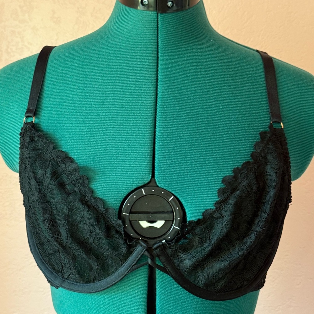 SAVAGE FENTY UNLINED LACE PLUNGE BRA  38C